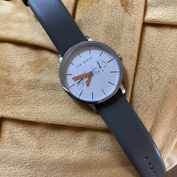 NWOT men’s Ted Baker London 10009291 watch with genuine leather grey band - Picture 5 of 8